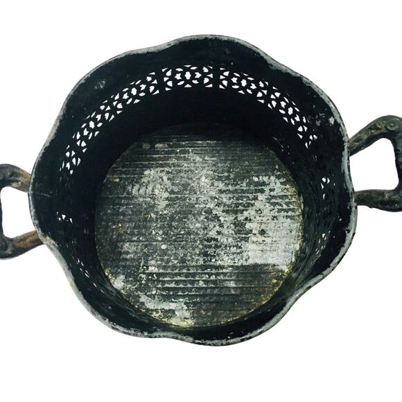 Small Vintage Metal Pot Planter - Picture 3 of 5